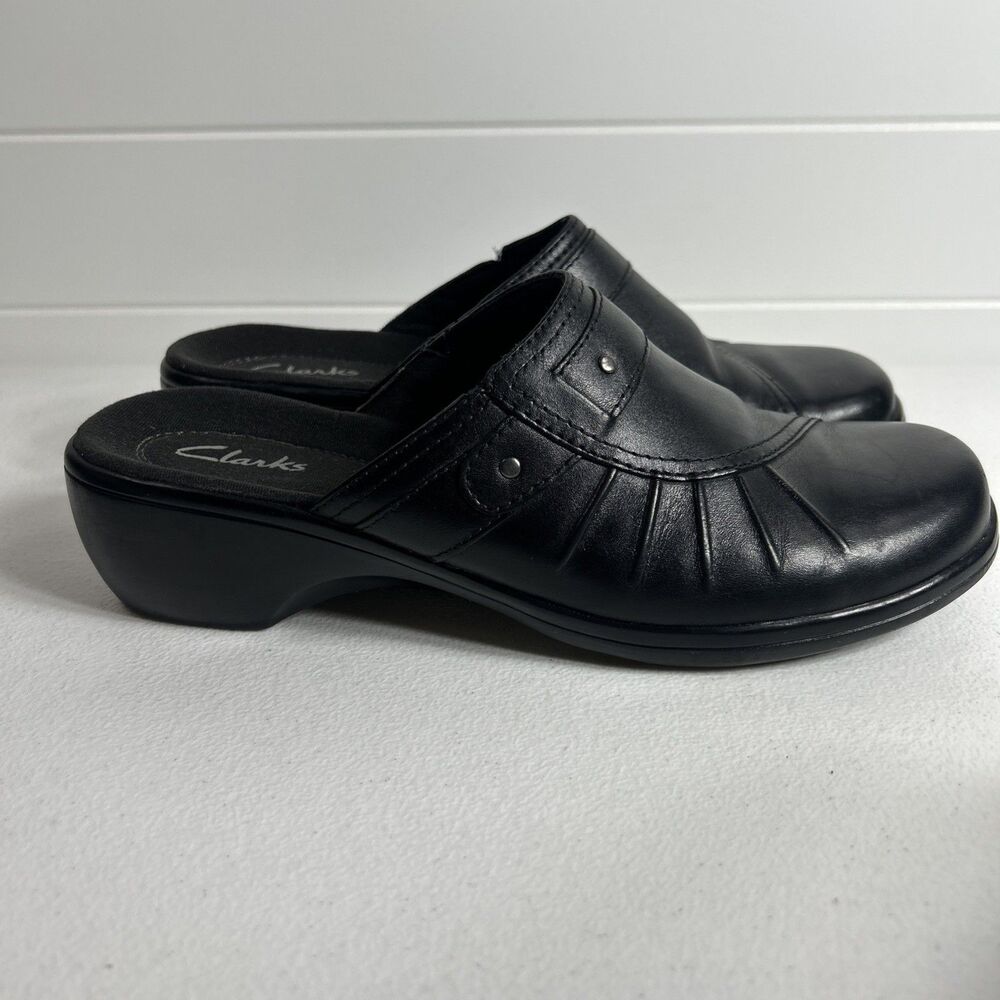 Clarks Women’s Shoes Size 6.5 W Black Leather Mules Clogs Comfort Slip On